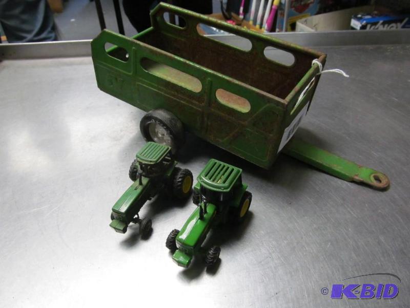 lot 7 image: Vintage Nylint wagon 2- john Deere 164 tractors