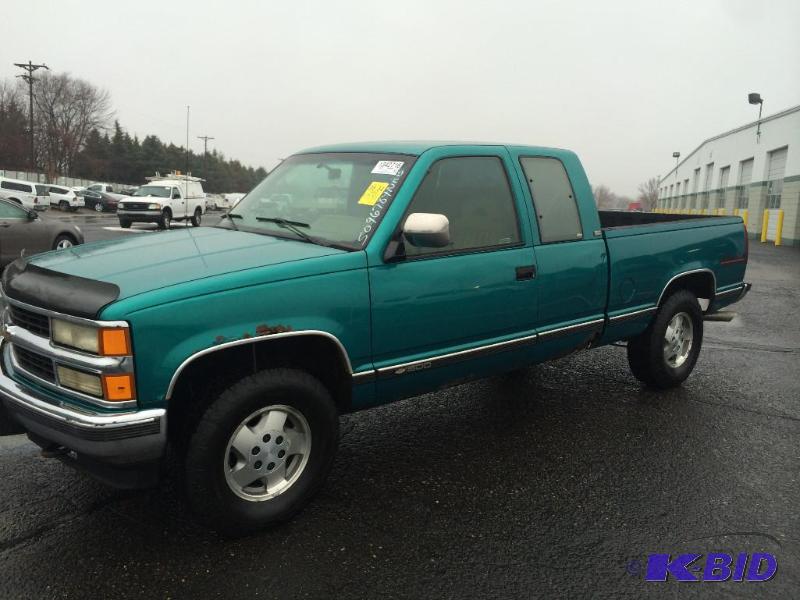 lot 11 image: 1994 Chevrolet K1500 4x4