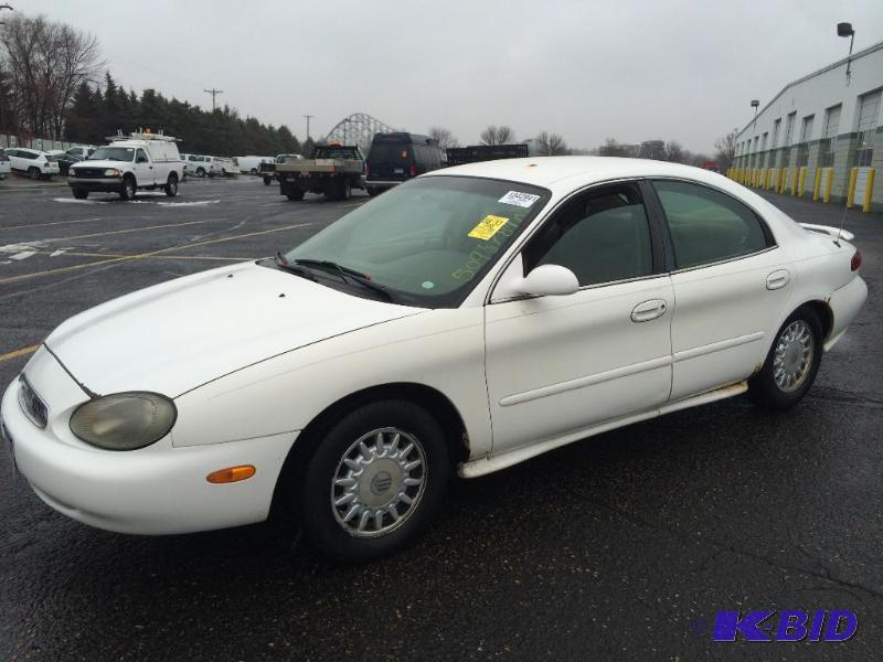 lot 16 image: 1998 Mercury Sable GS