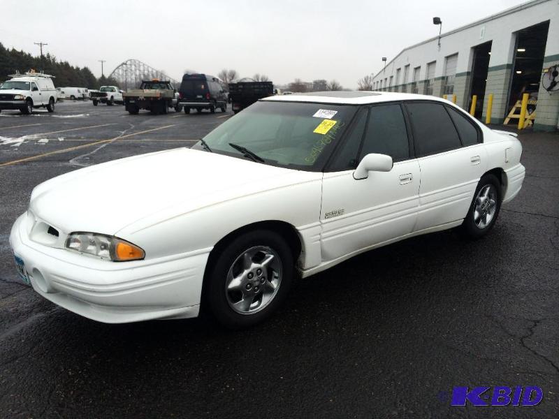 lot 17 image: 1999 Pontiac Bonneville SSE