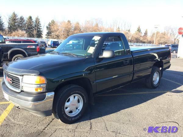 lot 21 image: 2001 GMC Sierra 4x4 Work Truck