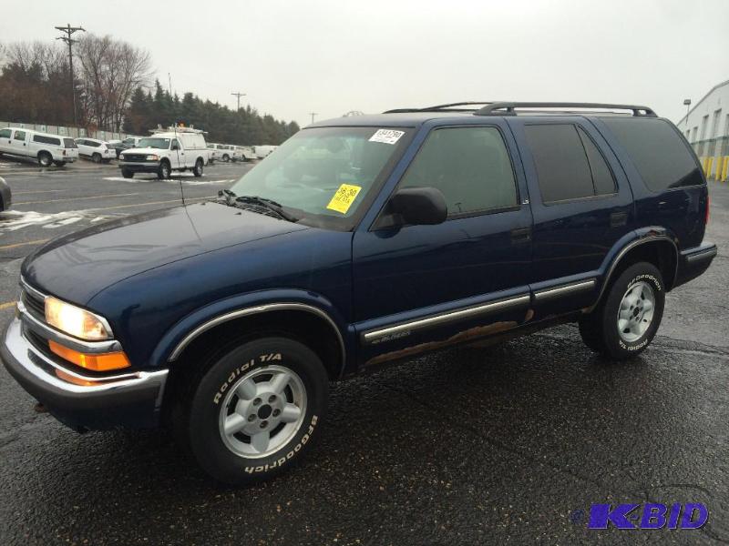 lot 9 image: 1999 Chevrolet Blazer LS 4x4