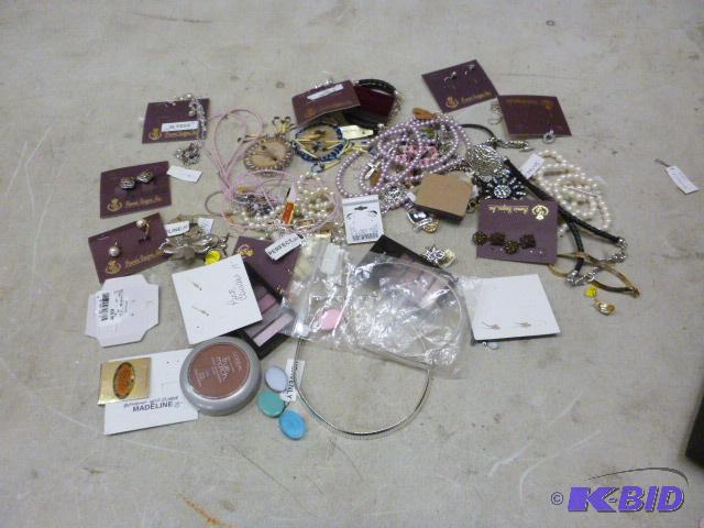 lot 106 image: Miscellaneous Costume Jewelry...