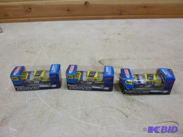 lot 111 image: Three Action Elliott Sadler #19 Collector Toy...