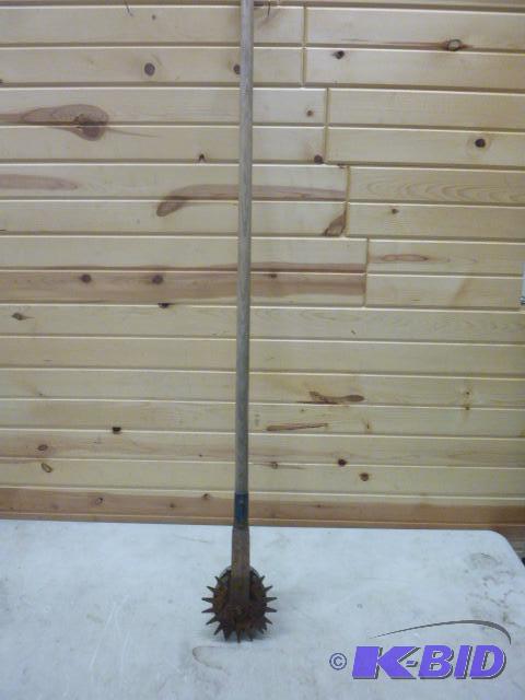 lot 138 image: Lawn Edger...