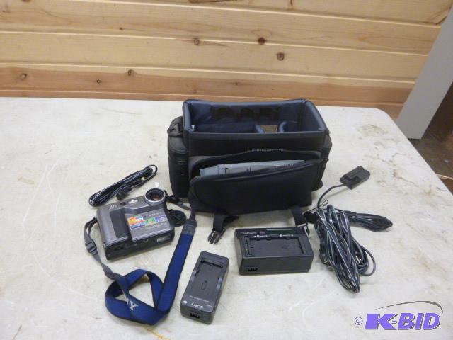 lot 142 image: Sony Digital Still Camera MVC-FD73 - 10X Opti...