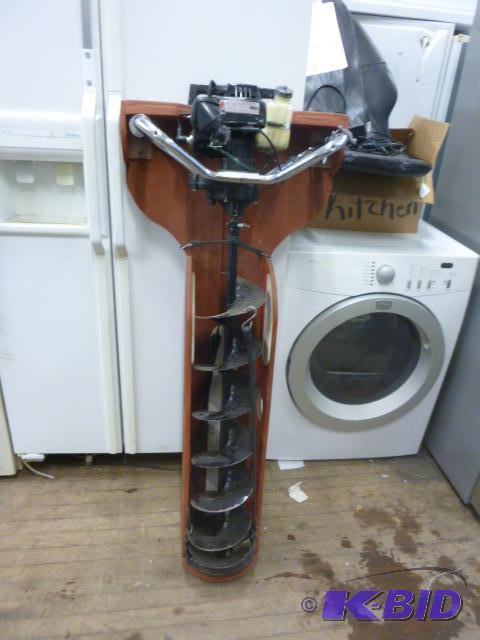 lot 192 image: Magnum II Ice Auger Model 107 - 33 cc, with a...