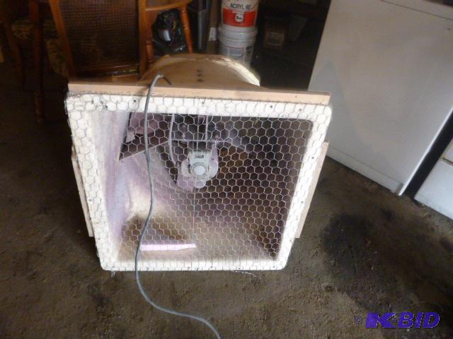 lot 195 image: 24" Fan 100 volt....