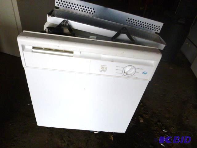 lot 197 image: Roper Dishwasher Consignor states it works....