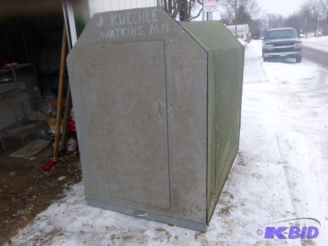lot 204 image: Fish House - Dark Spearing 4 X 6 - has real...