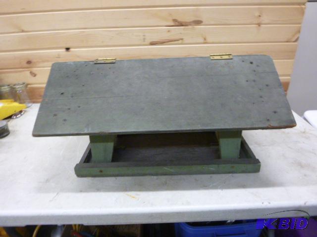 lot 23 image: Large Bird Feeder 22"...