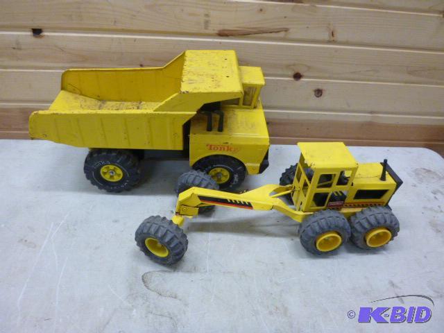 lot 24 image: Two Tonka&nbspToys Grader is broken....
