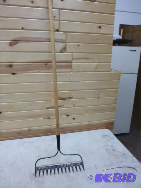 lot 49 image: Garden Rake...