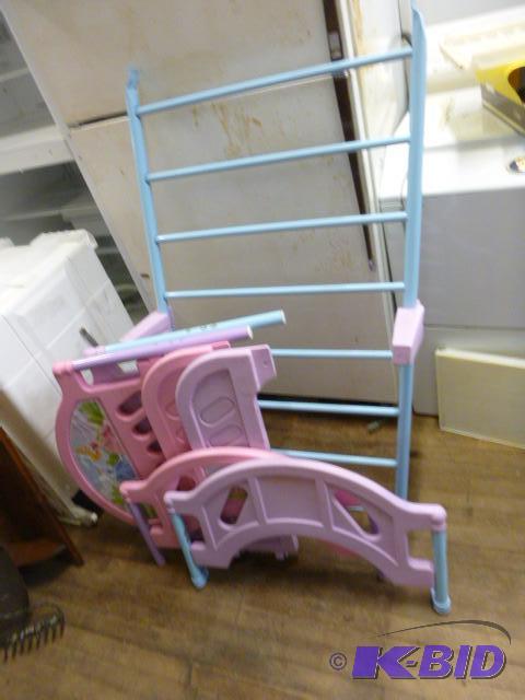 lot 50 image: Toddler Bed...