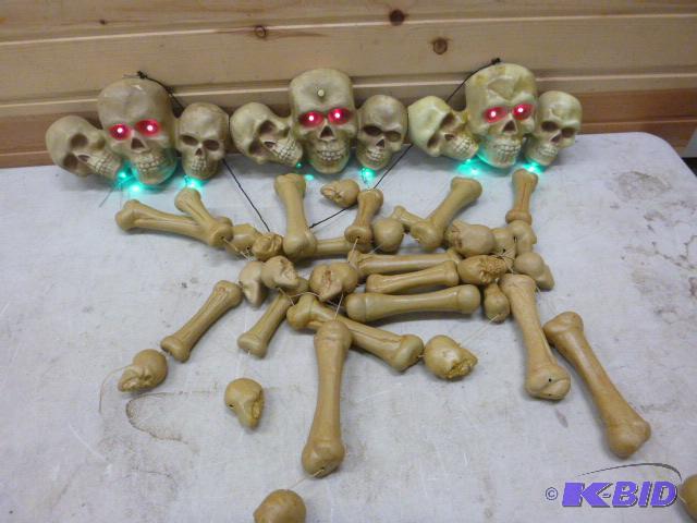 lot 51 image: Halloween Decor...
