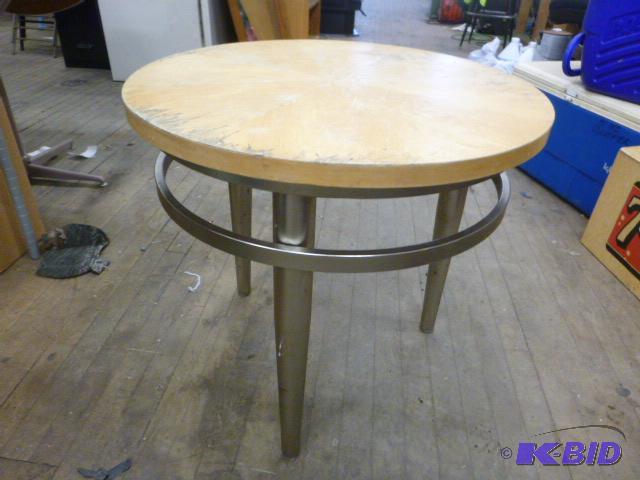 lot 59 image: Small Table 23 34" diameter....