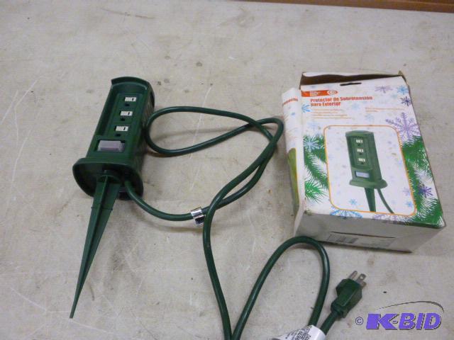 lot 79 image: Triple Outlet Yard Stake...