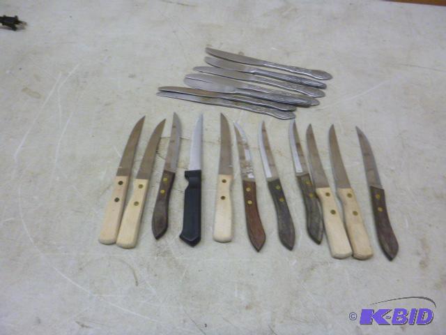 lot 92 image: Miscellaneous Steak and Table Knives...