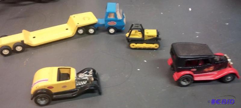 Assortment of Vintage Tonka Trucks. A couple ...