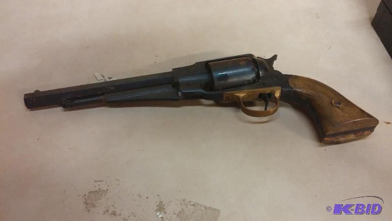 Vintage Black Powder Replica Pistol. Great co...