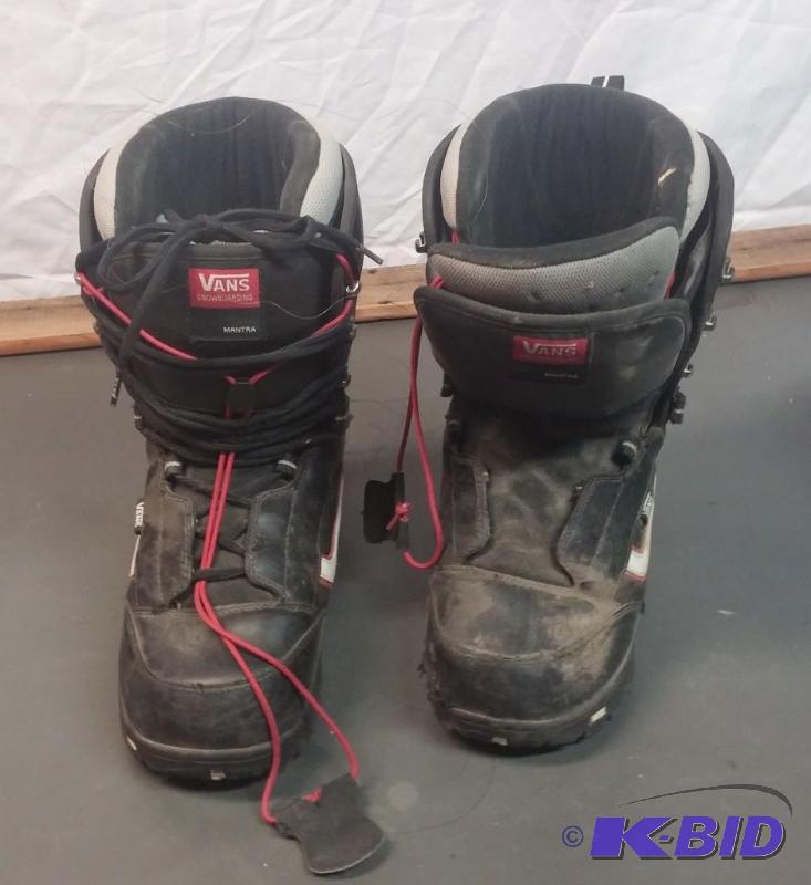 Size 10 12 VANS Used Snowboarding Boots...