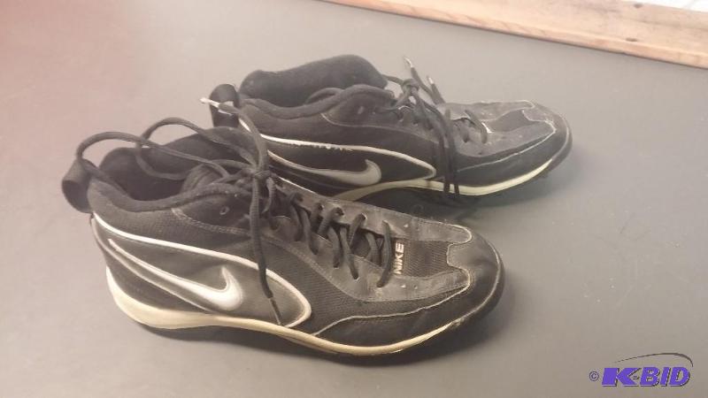 Size 8 12 Black Mid Ankle Cleats...