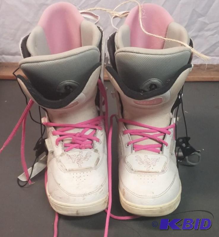Size 10 RIDES Used Snowboarding Boots...