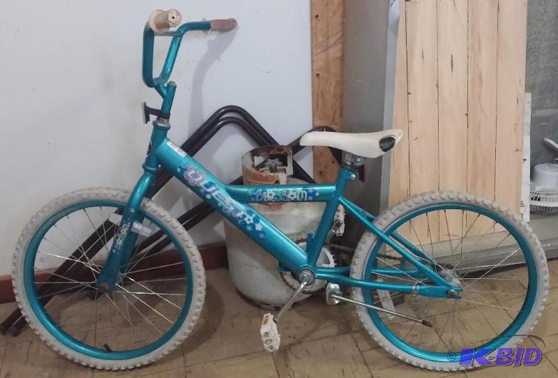 Used Girls Blossom Quest Bike...