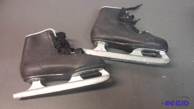 Size 13 Childrens Twin Bladed Ice Skates...
