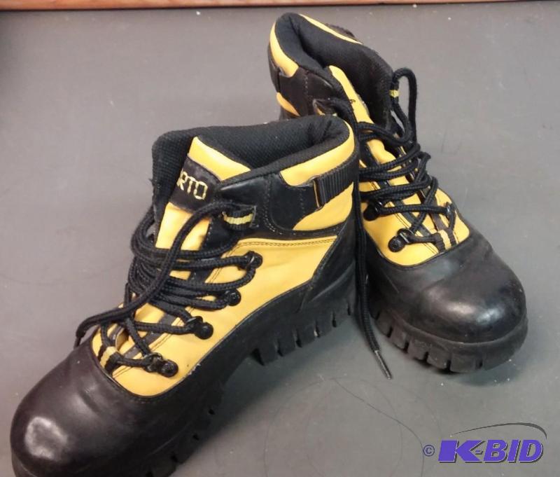 Size 7 Sporto Yellow Womans NEW Boots...