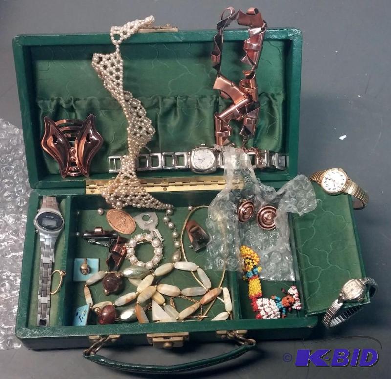 lot 20 image: Vintage Jewelry as shown...