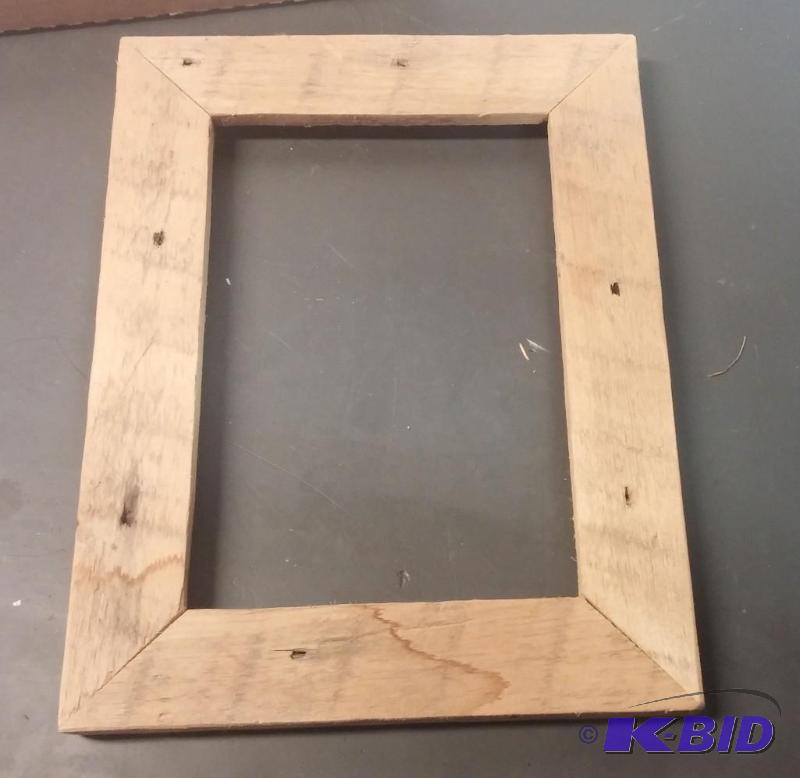 lot 21 image: Vintage BARNWOOD 8 X 10 Frame...