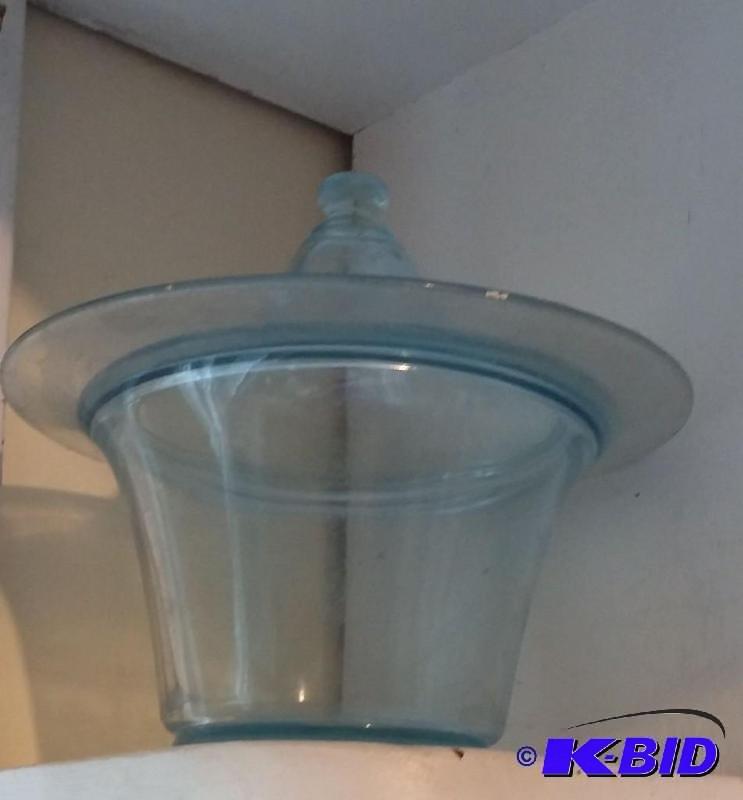 lot 22 image: Small Vintage serving bowl...