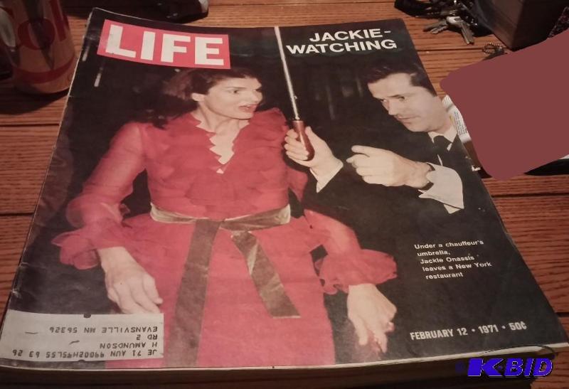 lot 39 image: Lot of Vintage Life Magazines Tricia Nixon-1...