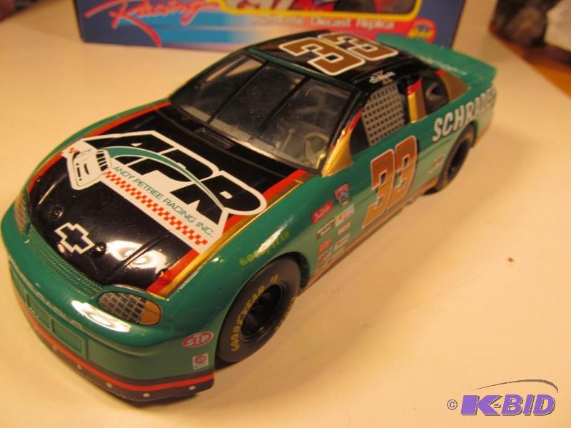 1995 Racing Champions #33 Kenny Schrader APR Racing NASCAR 124 Die Cast
