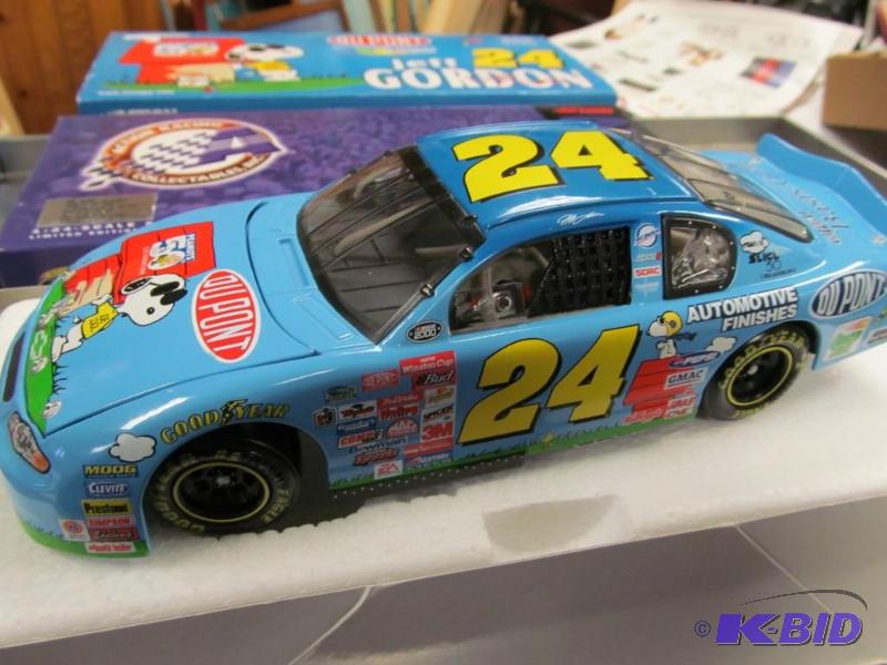 Jeff Gordon #24 Action 124  2000 DuPont PEANUTS 1 of 55.480