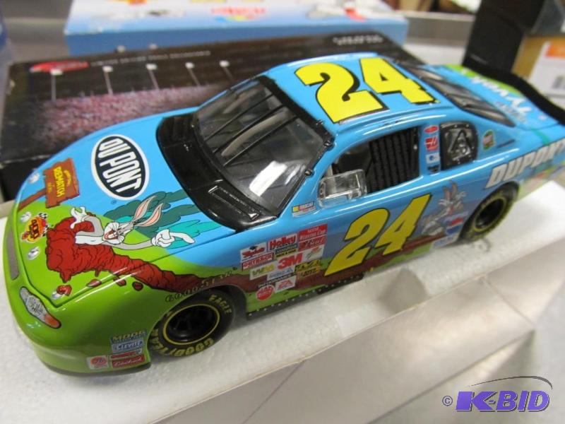 Jeff Gordon #24 Action 2002 132  DuPontLooney Tunes  Rematch 1 of 1.416