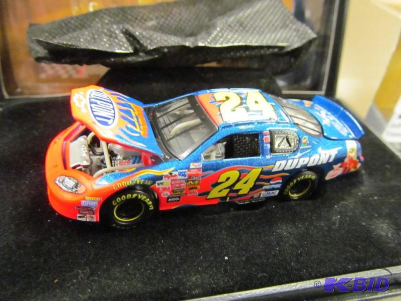 Jeff Gordom #24 Action 2003 164  DuPontLooney Tunes