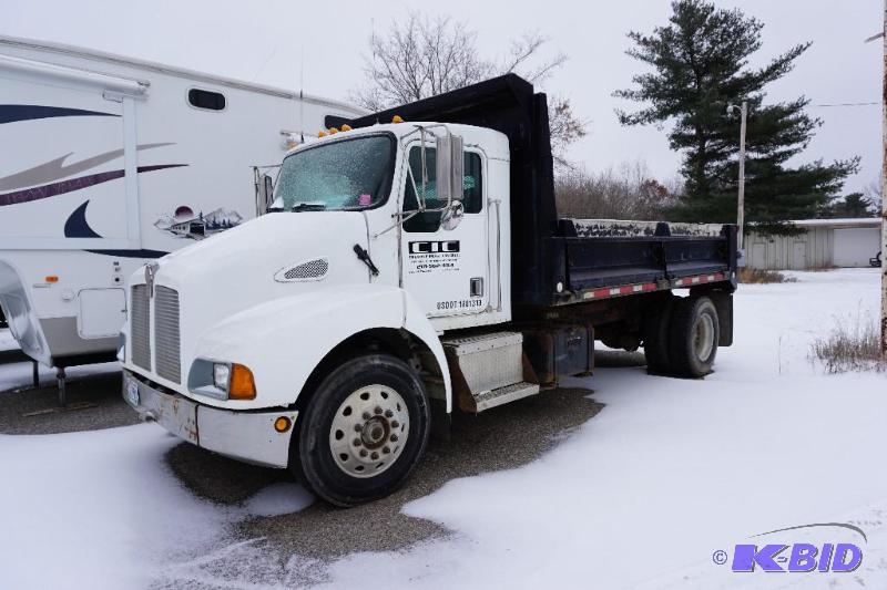 lot 1 image: 1996 Kenworth T600&nbspDump Truck     P...