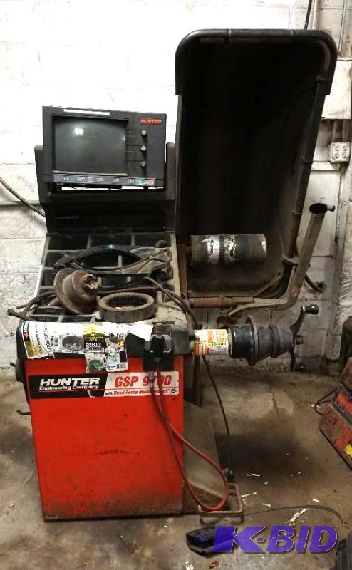 lot 18 image: Hunter Model GSP 9700 Tire Diagnostic and Bal...