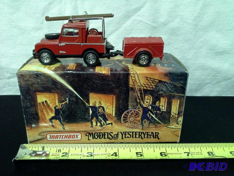 lot 15 image: Matchbox Fire Engine Series 1948 Land Rover Auxiliary diecast fire truck