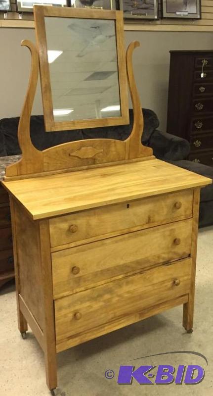 lot 39 image: Vintage 3 Drawer Dresser With Swing Mirror