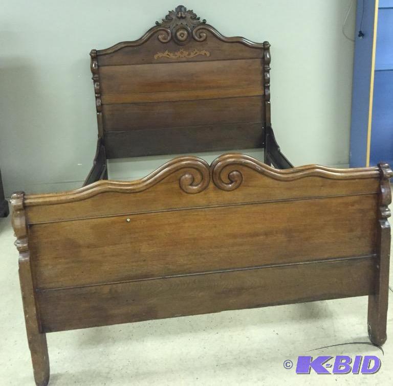 lot 40 image: Ornate Vintage Wood Bed