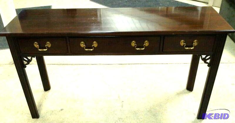 lot 43 image: Ethan Allen three drawer sofa table