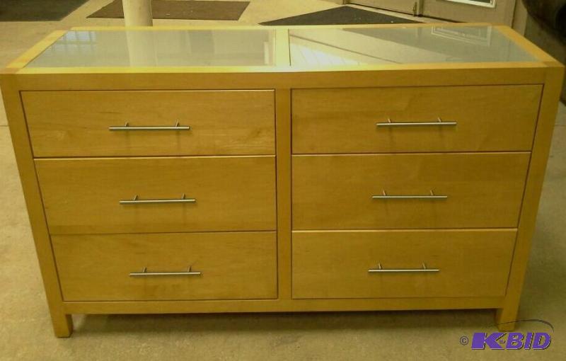 lot 44 image: Copeland 6 drawer contemporary dresser with glass top