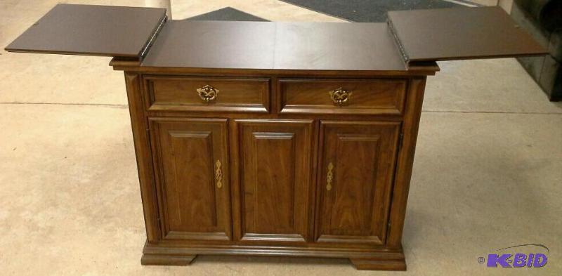 lot 46 image: Thomasville wood bar