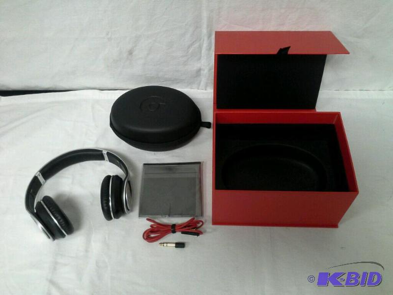lot 59 image: Beats studio headphones by Dr. Dre