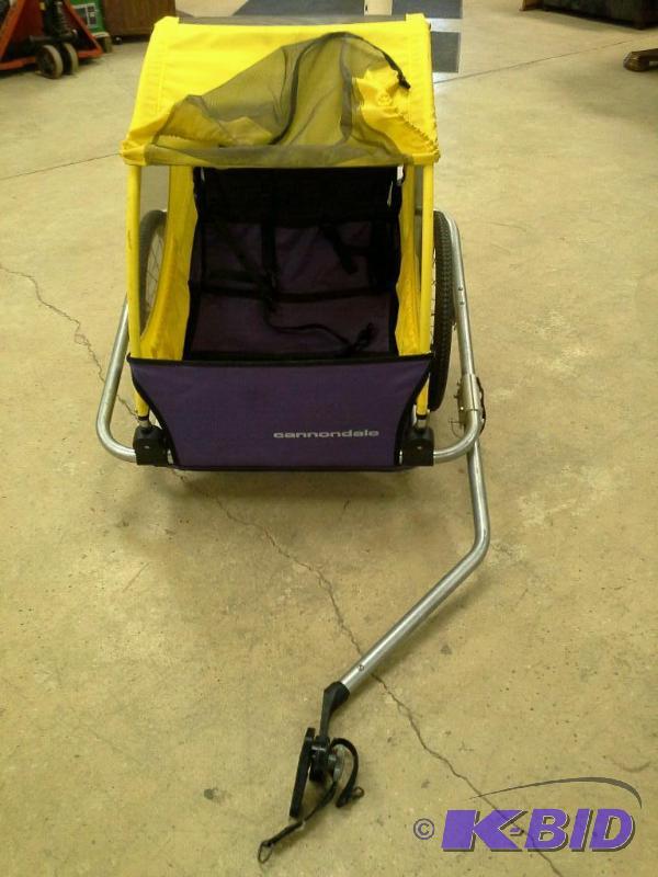 lot 68 image: Cannondale pull behind child carrier for bicycle.