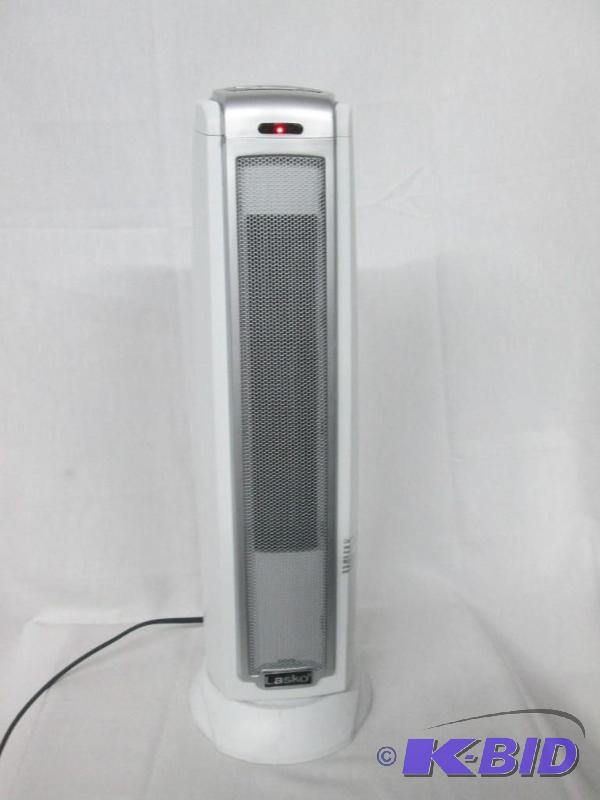 lot 16 image: Lasko Oscillating Ceramic Tower Heater