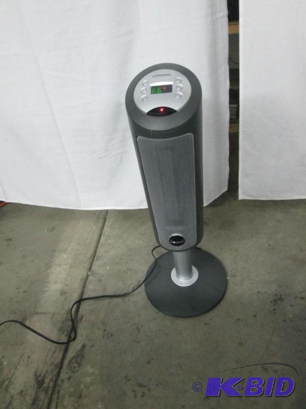 lot 22 image: Lasko Pedestal Ceramic Heater